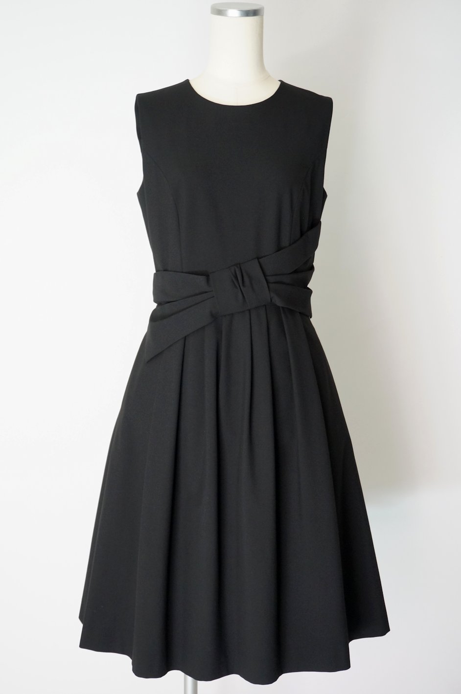 フォクシー サッシュベルトデザインのドレス ブラック40 / レンタルリトルブラックドレス テン Rental Little Black