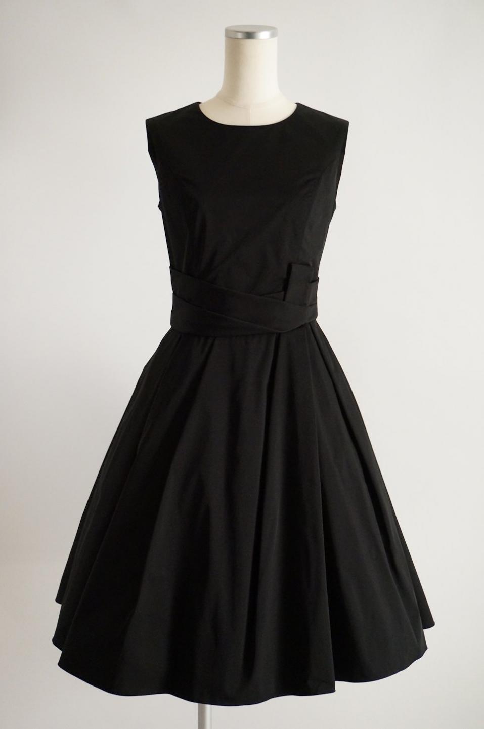 フォクシー サッシュベルトデザインのドレス ブラック38 / レンタルリトルブラックドレス テン Rental Little Black