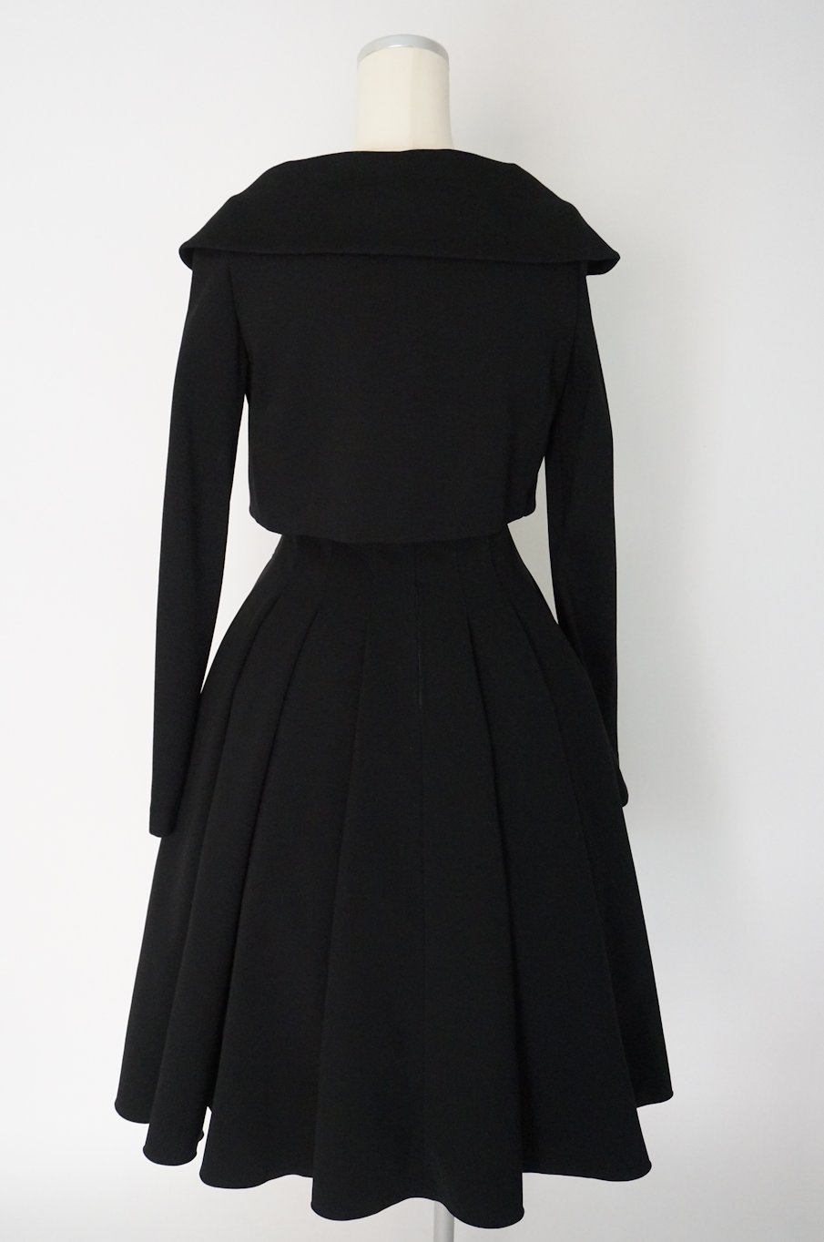 フォクシー 襟付きショートジャケット38 / レンタルリトルブラックドレス テン Rental Little Black Dress ten.