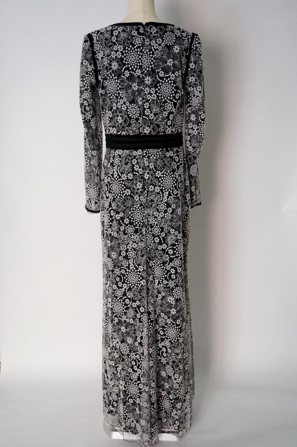 TADASHI SHOJI 白刺繍の長袖ロングドレス